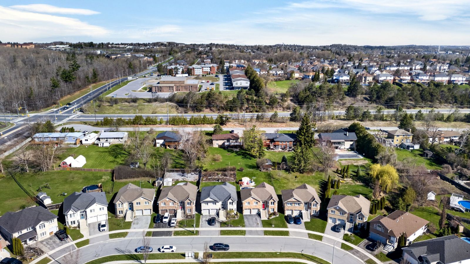 Peterborough Ontario homes for sale in a suburban neighbourhood, aerial view — selling a house quickly in Peterborough